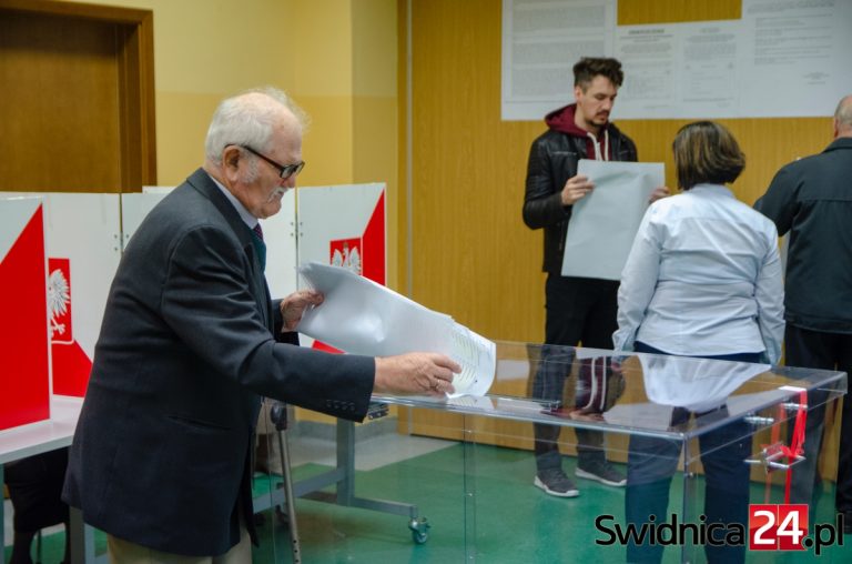 Wyborcy tłumnie ruszyli do urn. Kraszowice idą na rekord