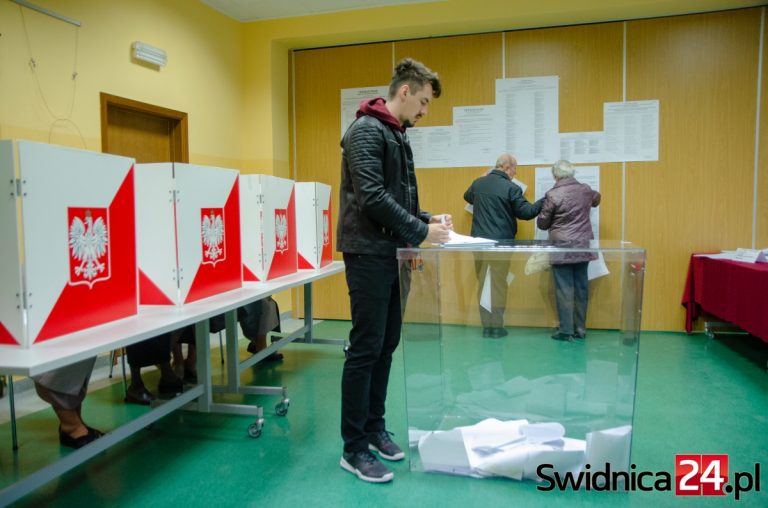 Kadencja samorządów przedłużona. Prezydent podpisał ustawę