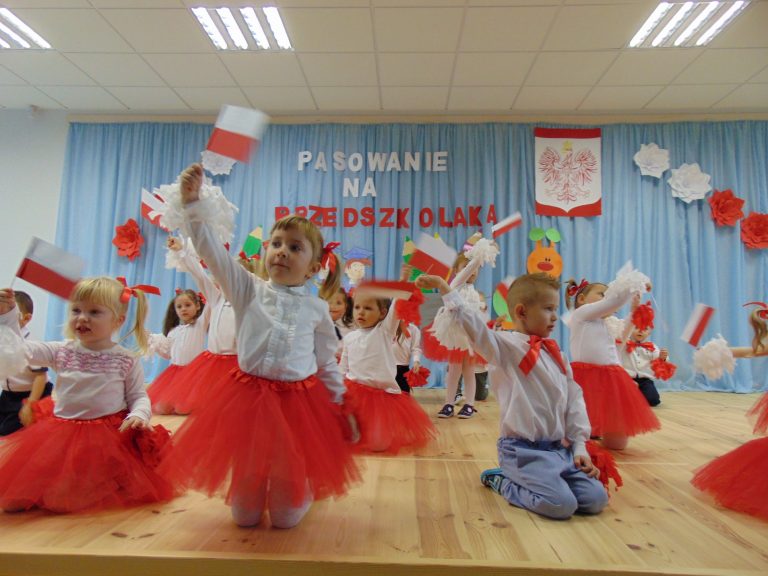 Biało-czerwone pasowanie na przedszkolaka w Marcinowicach