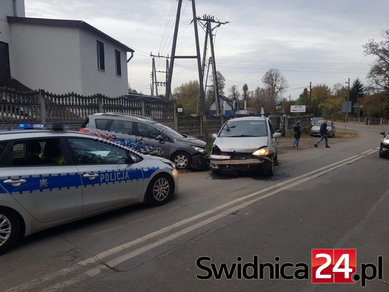 Miał trzy promile alkoholu, uderzył w zaparkowany samochód [FOTO]