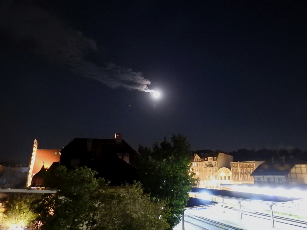 Nocne niebo nad Centrum Przesiadkowym w Świdnicy, fot. Dariusz Spisak