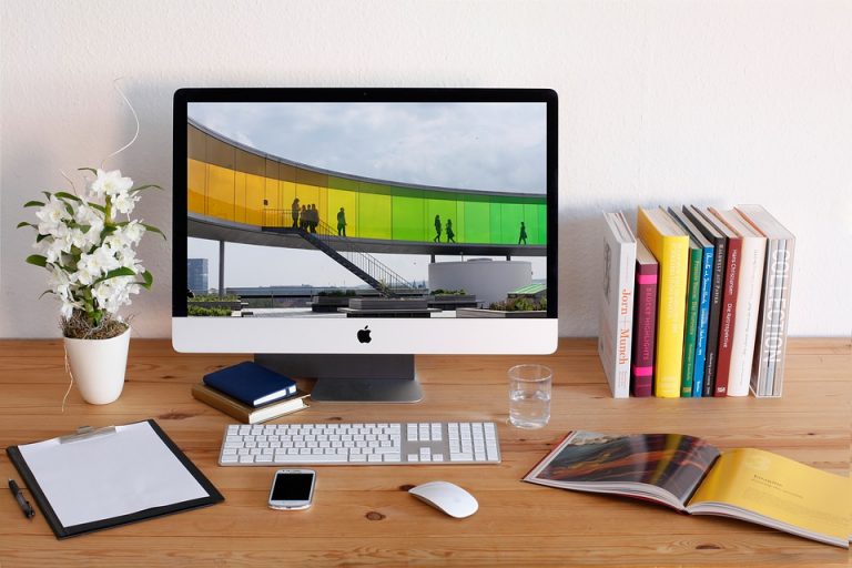 E-deklaracje, czyli najszybszy sposób na rozliczenie PIT-u. Jak wypełnić zeznanie przez internet?