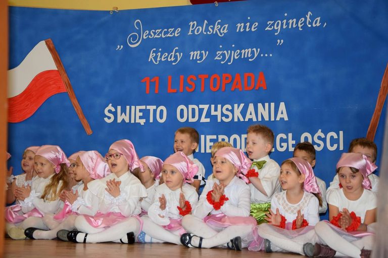 Od przedszkolaka po seniora. Mieszkańcy gminy Świdnica świętują 100-lecie niepodległości