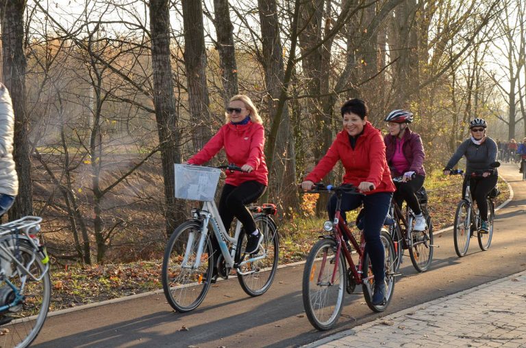 Rowerowy rajd po nowych ścieżkach. Powstało ich ponad 8 kilometrów