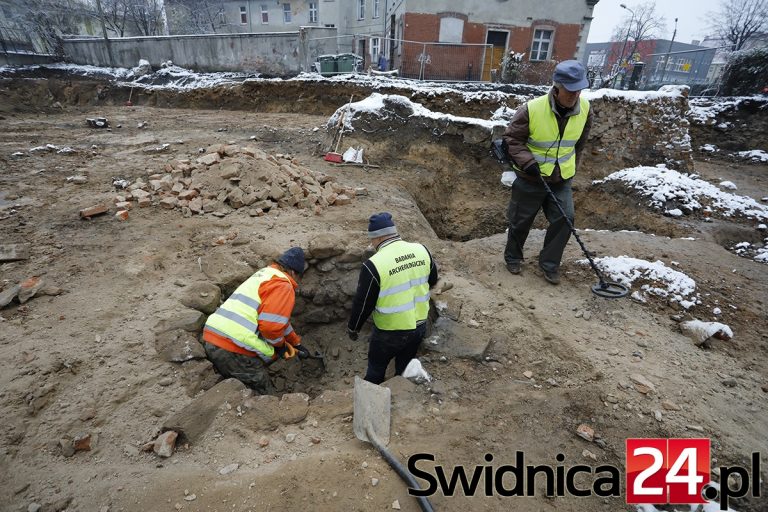Pozostałości świdnickich fortyfikacji odkryte na placu budowy