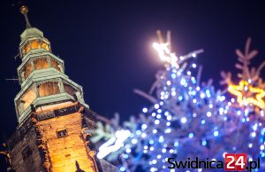 Świąteczny rozkład komunikacji, zmiany w godzinach otwarcia basenów i lodowiska