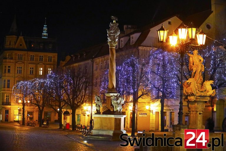 Świąteczna iluminacja włączona