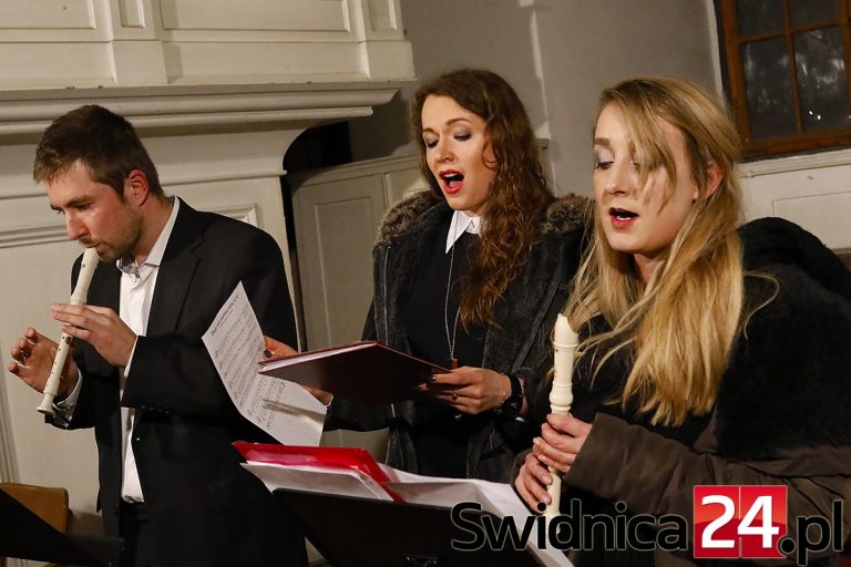 Trzy zimowe koncerty na głosy, organy, trąbkę i smyczki