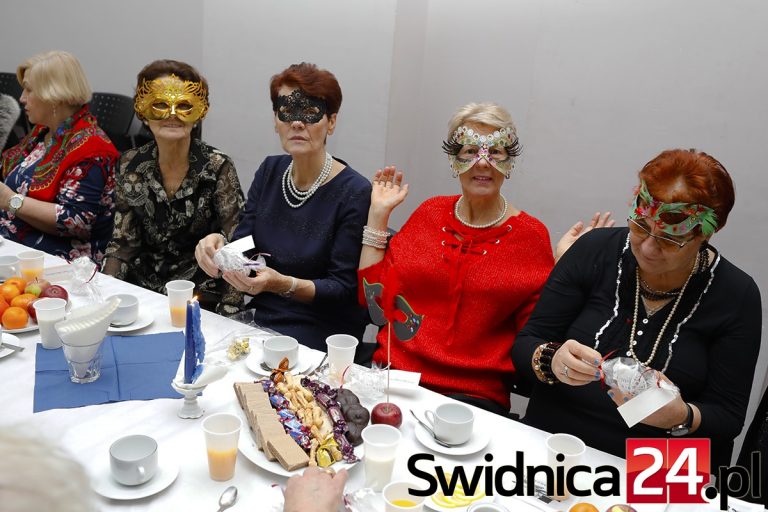 Karnawałowy bal maskowy podczas XX Biesiady u Babuni i Dziadunia [FOTO]