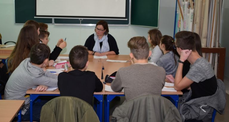 Pomagają dzieciom obcokrajowców w nauce polskiego