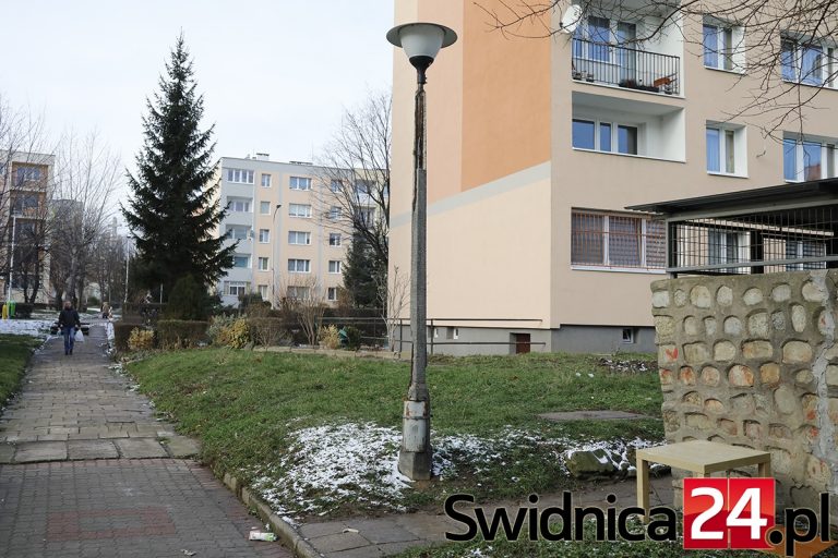 Po naszych interwencjach miasto zajmie się naprawą kolejnych latarń