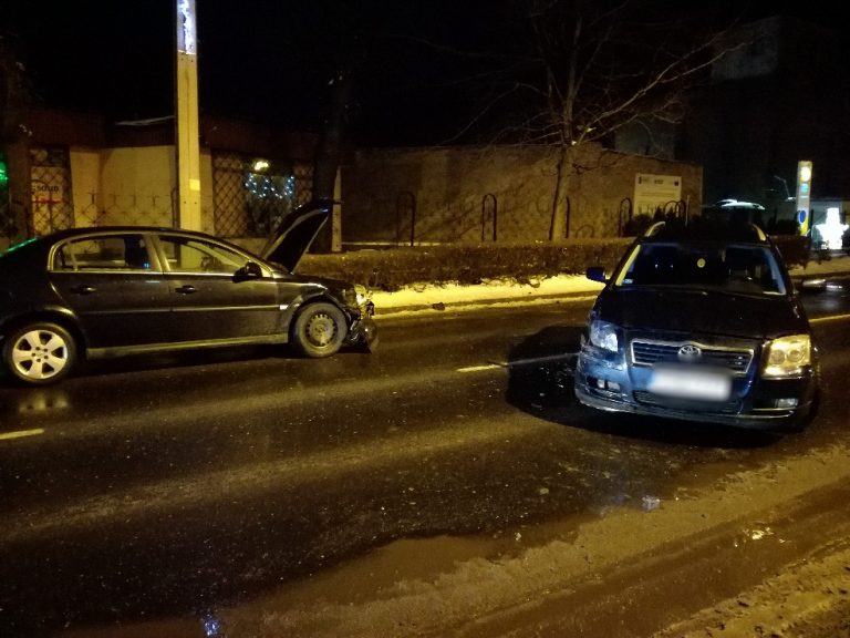 Wypadek w Świebodzicach. Jeden z kierowców trafił do szpitala
