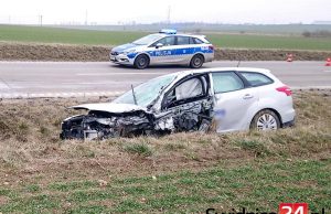 Wypadek na łączniku. Zderzenie trzech aut
