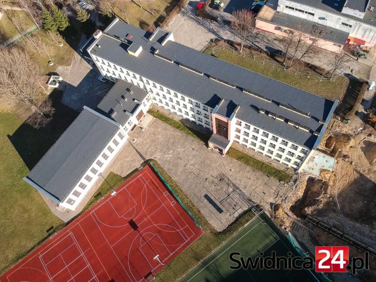 Budynek dawnego Gimnazjum nr 1 do zamknięcia. „Sto piątka” zmieni siedzibę