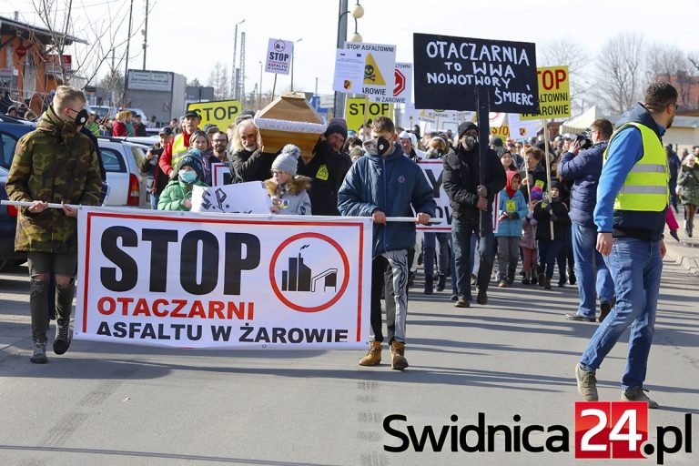 Tłumy na proteście przeciwko asfaltowni w Żarowie [FOTO/VIDEO]