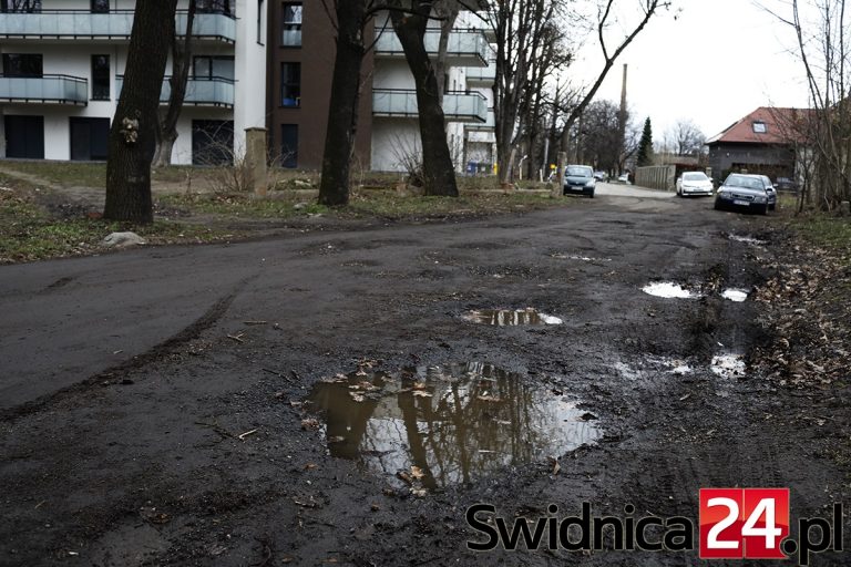 Lipowa w dziurach. Jest projekt remontu, ale brakuje pieniędzy