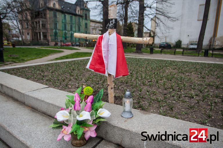 Jaki pomnik stanie na skwerze Kaczyńskiego? We wtorek ruszają konsultacje społeczne