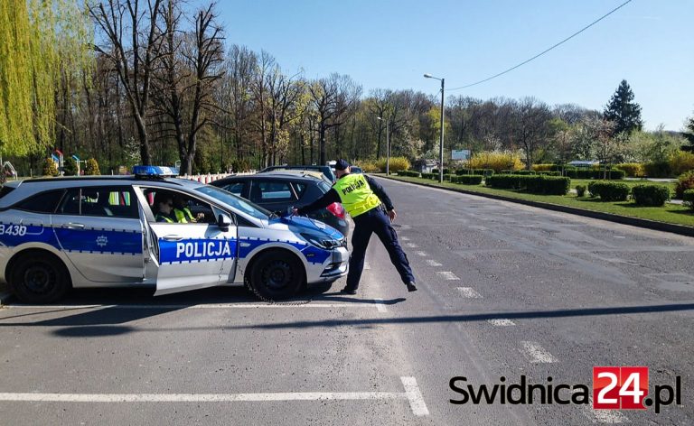 Długi weekend rozpoczęty. Policjanci apelują o przestrzeganie przepisów i rozsądek na drodze