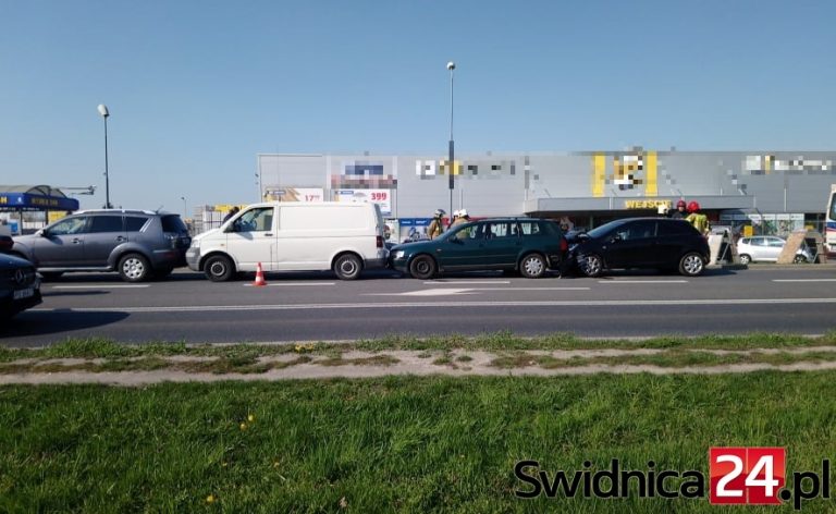 Zderzyły się cztery samochody