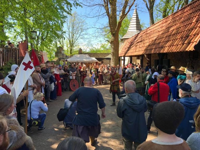 Rycerze opanowali zamek Grodno. Trwa jarmark średniowieczny