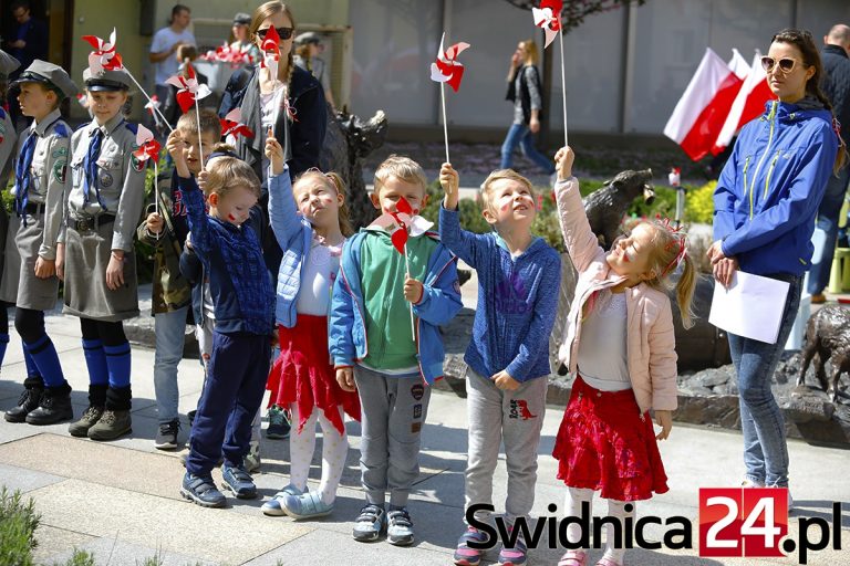 Świdniczanie świętują Dzień Flagi Rzeczypospolitej Polskiej