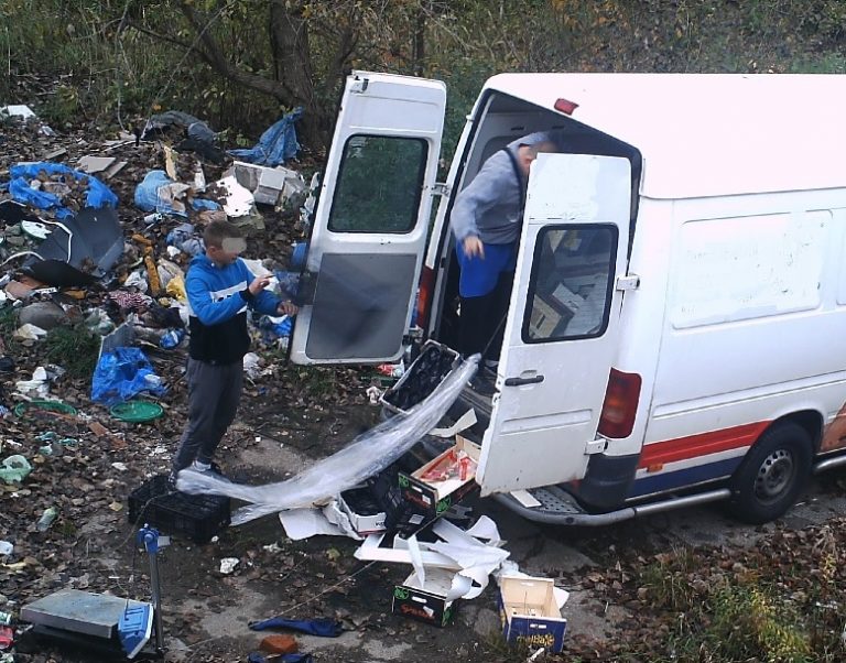 Śmieciarze złapani dzięki fotopułapkom