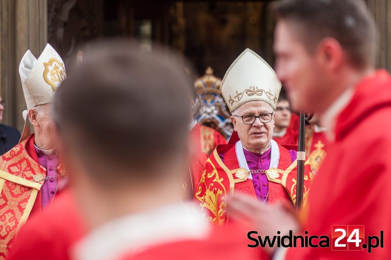 XV-lecie diecezji i procesja z relikwiami św. Stanisława. Abp Józef Michalik w Świdnicy [FOTO]