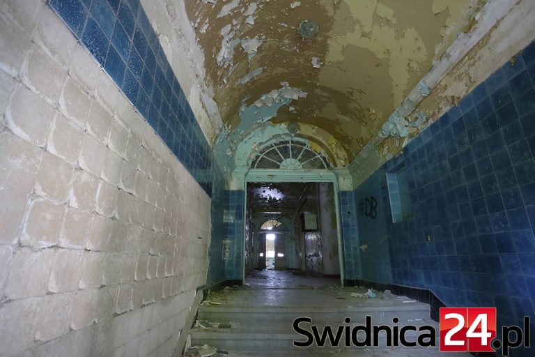 Spalony, zdewastowany, bez zabezpieczeń. Szpital przy Westerplatte w opłakanym stanie [FOTO]