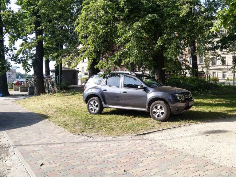 Mistrzowie parkowania [FOTO]