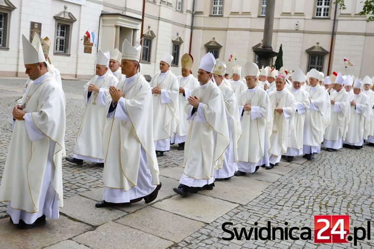 Polscy biskupi modlili się w świdnickiej katedrze