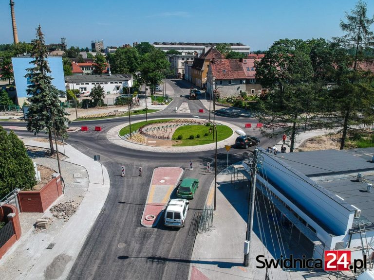 Budowa ronda na finiszu [FOTO]
