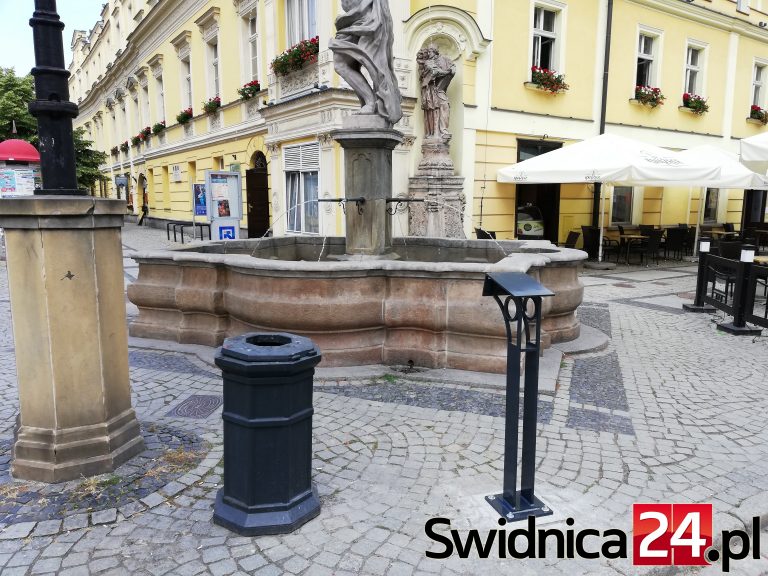 Stojaki w centrum Świdnicy. Do czego będą służyły?