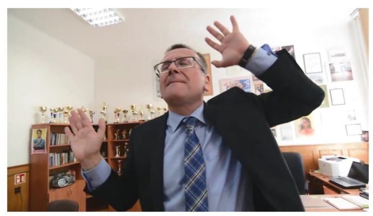 Nauczyciele też świętują wakacje! W I LO nagrali zabawny wideoklip [VIDEO]