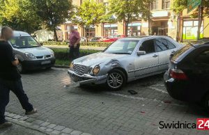 Wypadek na Żeromskiego. Auto wypadło z drogi