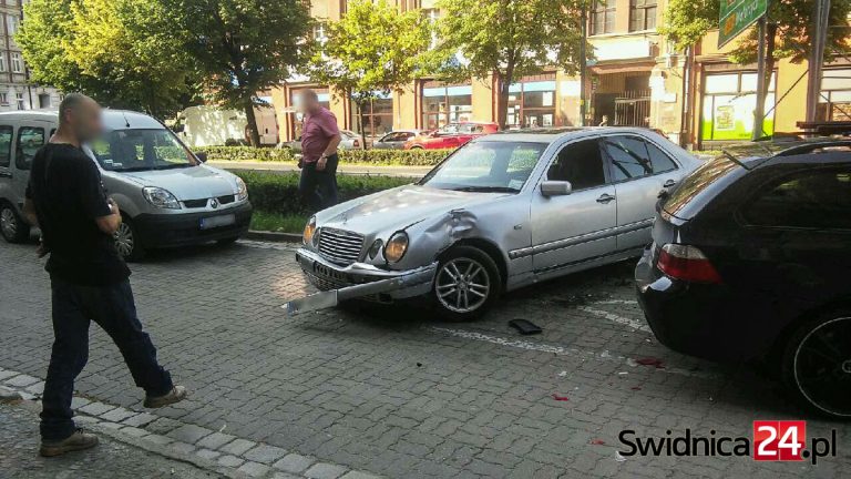 Wypadek na Żeromskiego. Auto wypadło z drogi