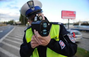 Pędził 95 km/h przez Jagodnik. Pośpiech przypłacił słonym mandatem i utratą prawa jazdy