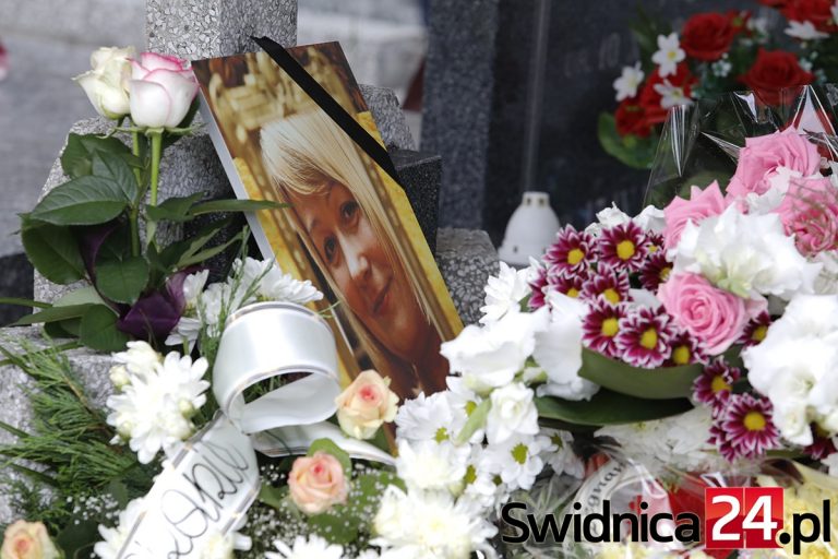 Pożegnali Danutę Saul-Kawkę, poetkę, radną, Damę Orderu Uśmiechu