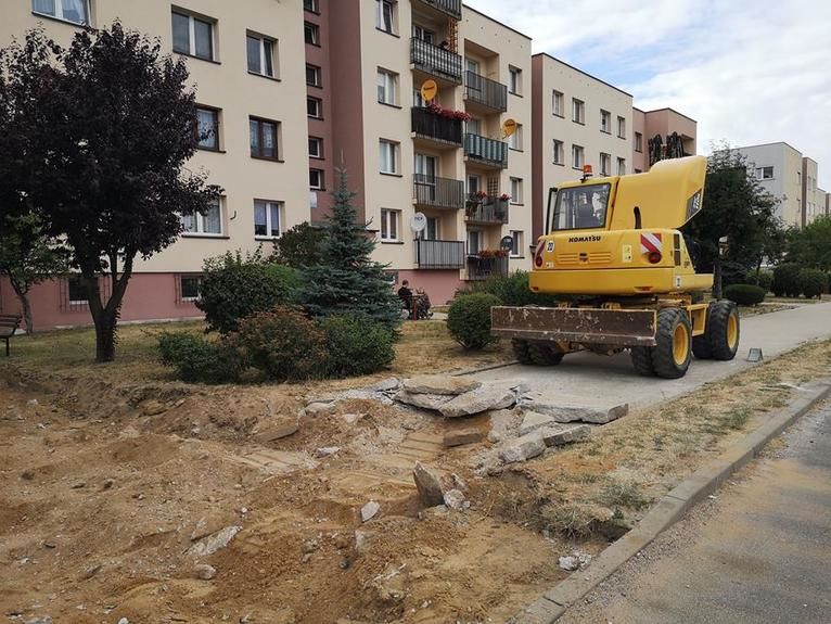 Remontują chodniki w Żarowie i na terenie gminy
