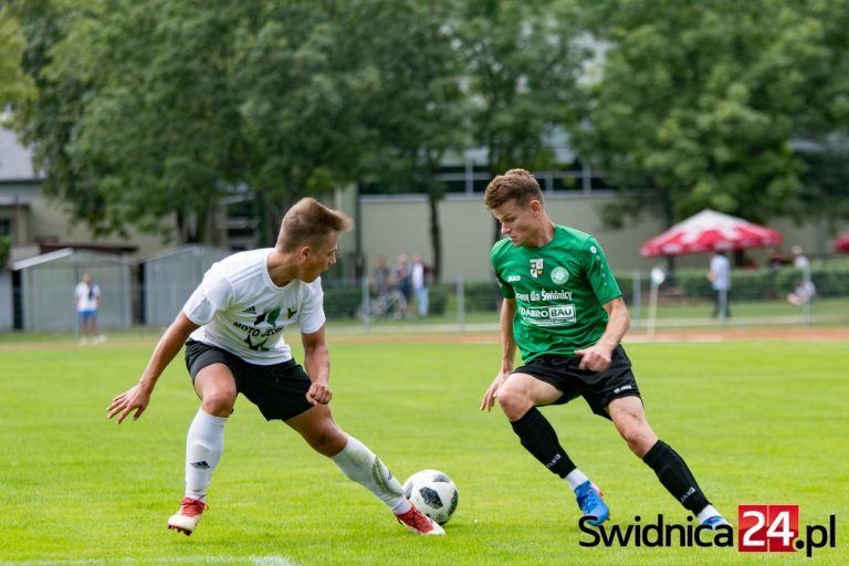 Rozpoczynamy piłkarskie derby [RELACJA LIVE]