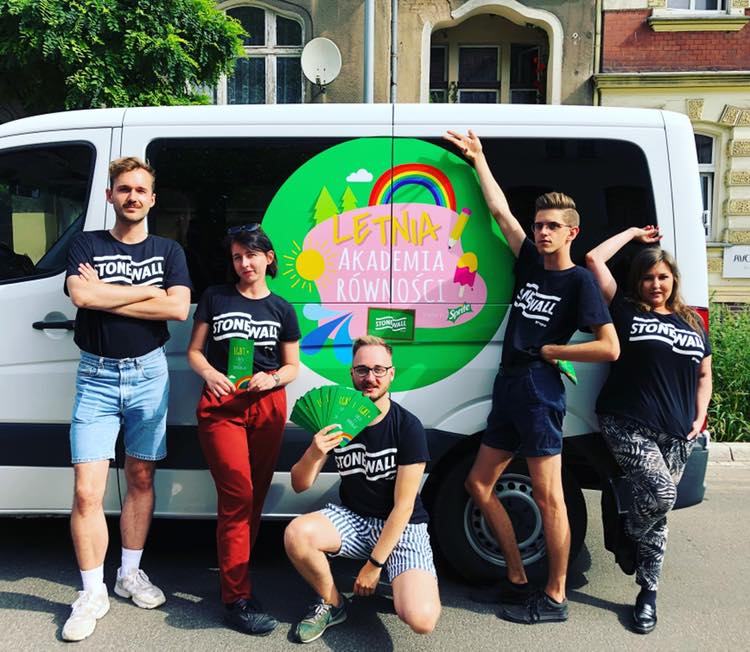 Ruszyli w Polskę, by dzielić się wiedzą o LGBT+. Dzisiaj dotrą do Świdnicy