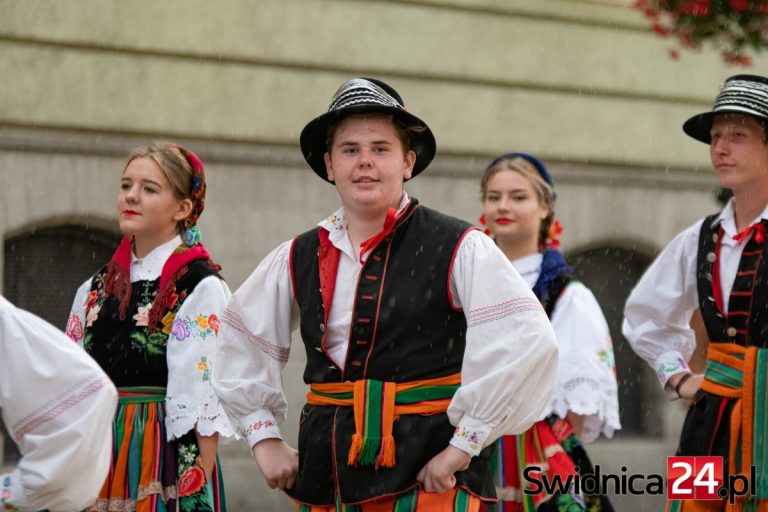 29.Festiwal Folkloru w Strzegomiu już w tym tygodniu. Na finał gwiazda – Krzysztof Cugowski