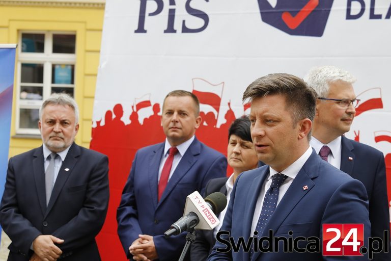 Minister z PiS-u Michał Dworczyk „Zasłużony dla Gminy Jaworzyna Śląska”? Wnioskują propisowski burmistrz i część radnych