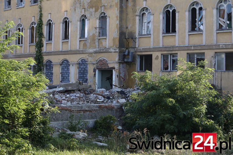 Stary szpital w Świdnicy: Wieloletnie naciski inspektora nadzoru budowlanego przyniosły efekt?
