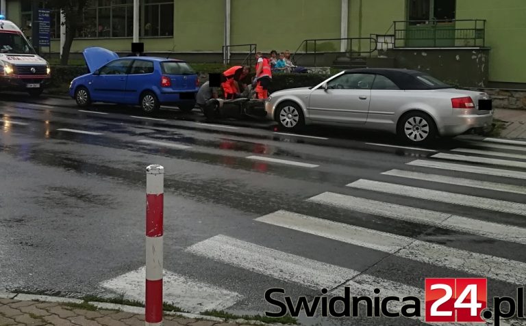 Zderzenie na skrzyżowaniu. Poszkodowany motorowerzysta [Foto]