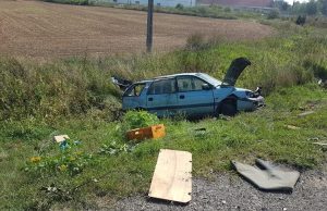 Dachowanie na krajowej „piątce”. Jedna osoba trafiła do szpitala