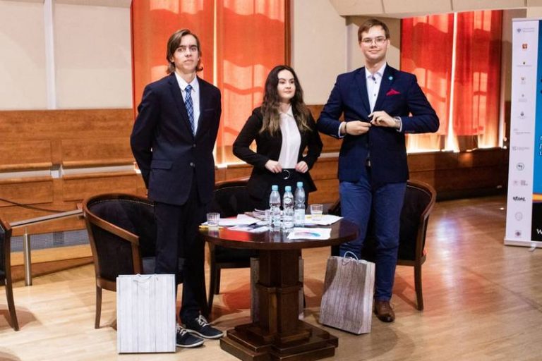 Świdniccy uczniowie w finale debaty oksfordzkiej