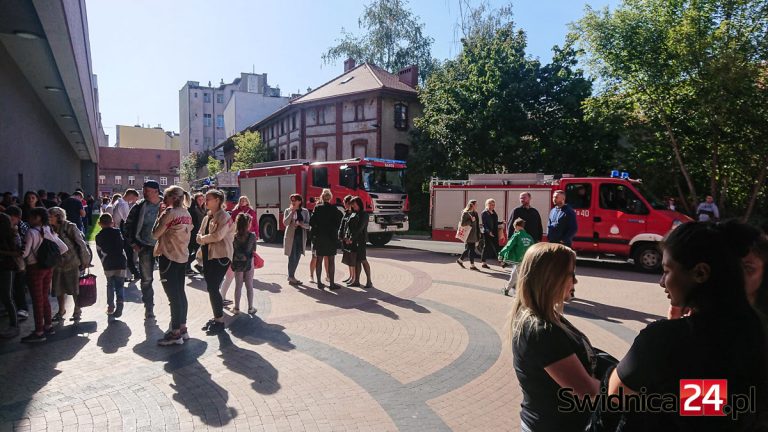 Galeria Świdnicka ewakuowana z powodu fałszywego alarmu [FOTO]