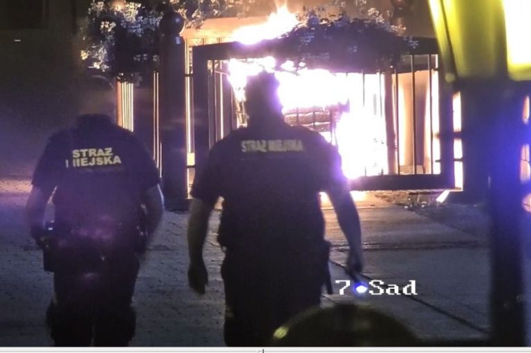 Bezdomny podpalił ogródek przy Łukowej [FOTO]
