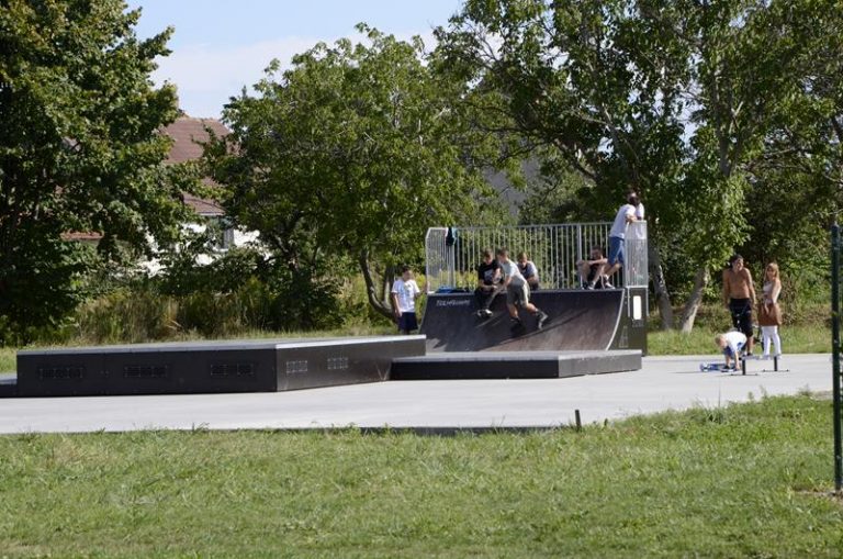 Pomagali 11-latkowi w skateparku