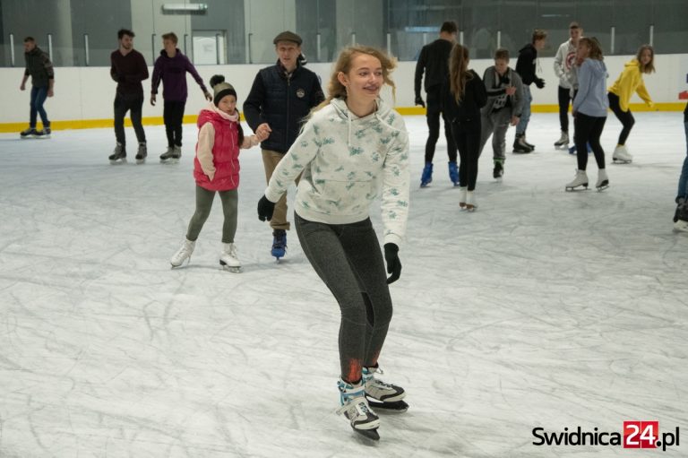 Świdnickie lodowisko rusza od soboty. Ślizgawka w reżimie sanitarnym